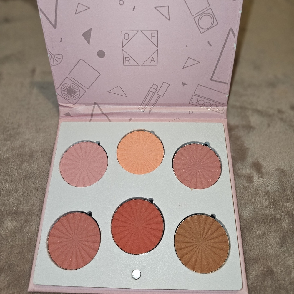 OFRA cosmetics Charm Your Cheecks palette